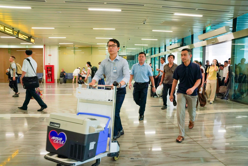 Thêm một ca ghép tim xuyên Việt thành công từ người chết não - một cuộc đời lại được hồi sinh - Ảnh 2. Thêm một ca ghép tim xuyên Việt thành công từ người chết não - một cuộc đời lại được hồi sinh - Ảnh 2.