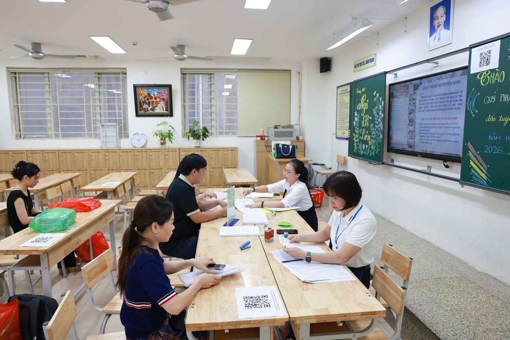 Từ ngày 12/7, trường công lập Hà Nội tuyển sinh trực tiếp vào các lớp đầu cấp - Ảnh 1. Từ ngày 12/7, trường công lập Hà Nội tuyển sinh trực tiếp vào các lớp đầu cấp - Ảnh 1.