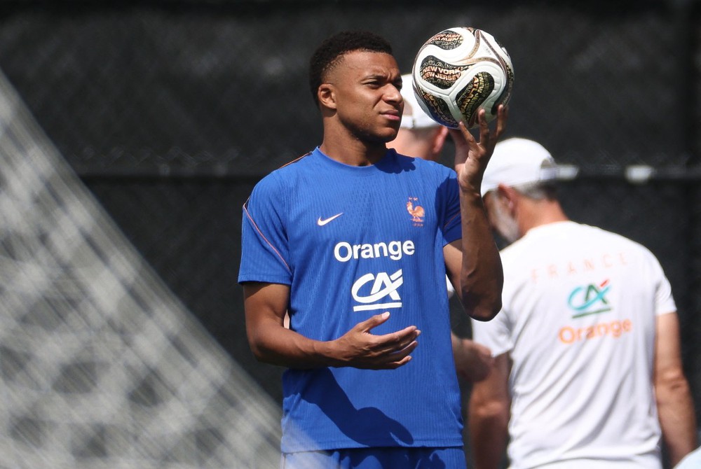 Mbappe nghi ngại về trái bóng mới sẽ được sử dụng từ vòng bán kết World Cup 2026 - Ảnh 4. Mbappe nghi ngại về trái bóng mới sẽ được sử dụng từ vòng bán kết World Cup 2026 - Ảnh 4.
