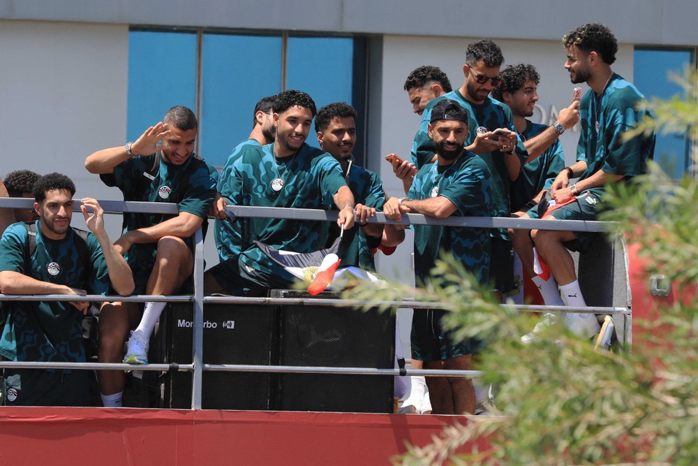 Tổng thống Ai Cập trao cúp và huân chương cho Salah và đồng đội sau hành trình lịch sử ở World Cup 2026 - Ảnh 1. Tổng thống Ai Cập trao cúp và huân chương cho Salah và đồng đội sau hành trình lịch sử ở World Cup 2026 - Ảnh 1.