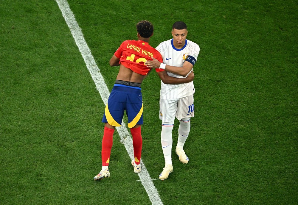 Bán kết World Cup: Yamal là nỗi ám ảnh với Mbappe - Ảnh 2. Bán kết World Cup: Yamal là nỗi ám ảnh với Mbappe - Ảnh 2.