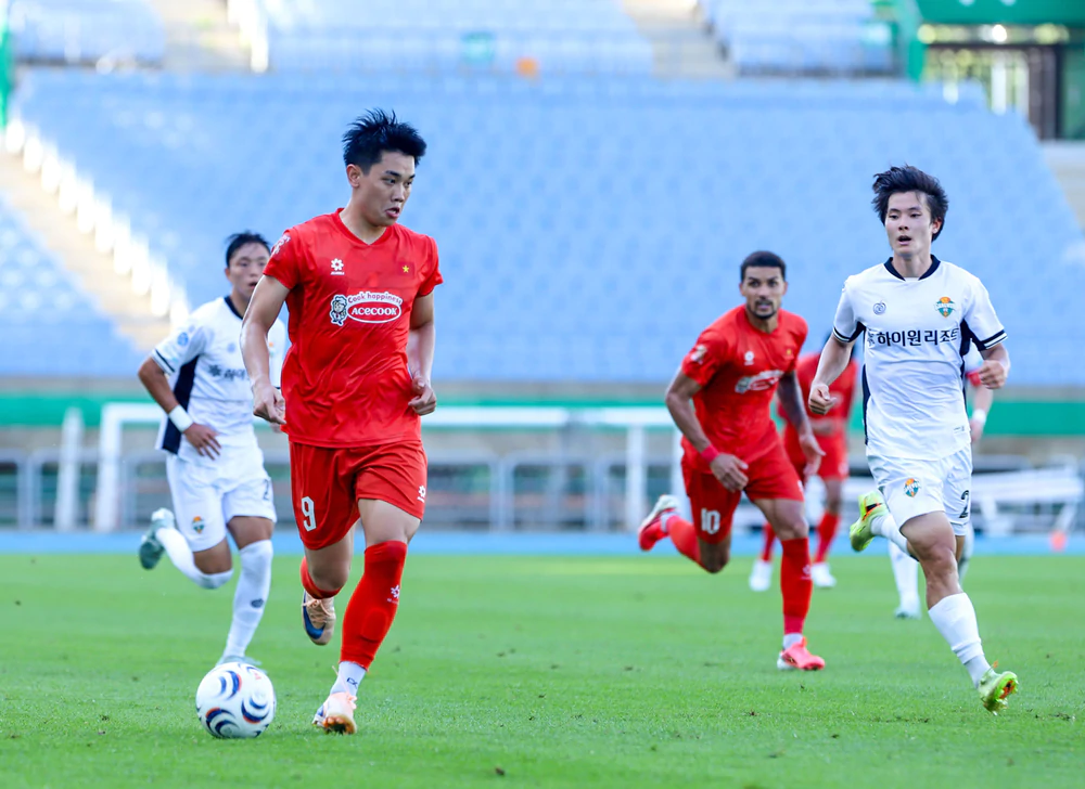 Xuân Son ghi bàn, đội tuyển Việt Nam thắng đội K-League 1 - Ảnh 2.