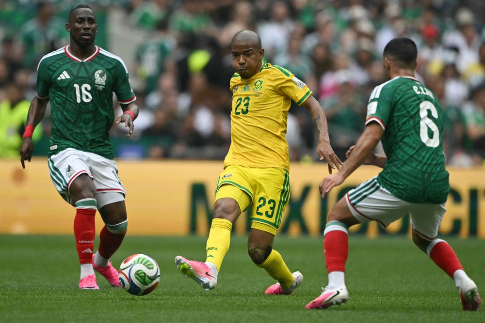 Cảnh sát điều tra nguyên nhân qua đời đột ngột của tuyển thủ Nam Phi sau World Cup 2026 - Ảnh 1.