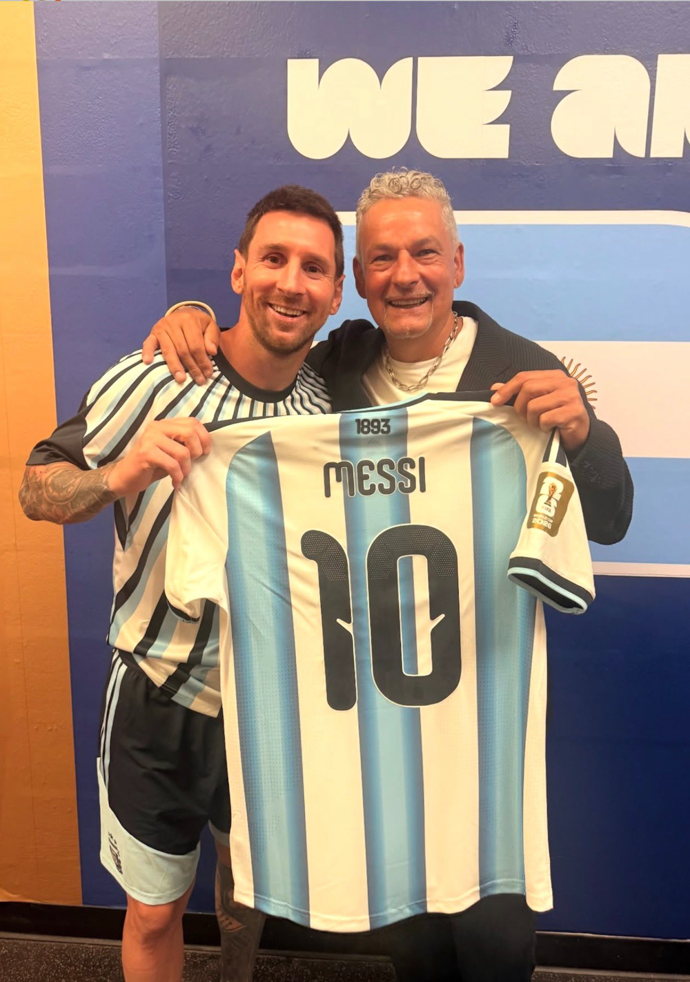 World Cup 2026: Messi tặng áo đấu cho huyền thoại bóng đá Ý Roberto Baggio - Ảnh 4. World Cup 2026: Messi tặng áo đấu cho huyền thoại bóng đá Ý Roberto Baggio - Ảnh 4.