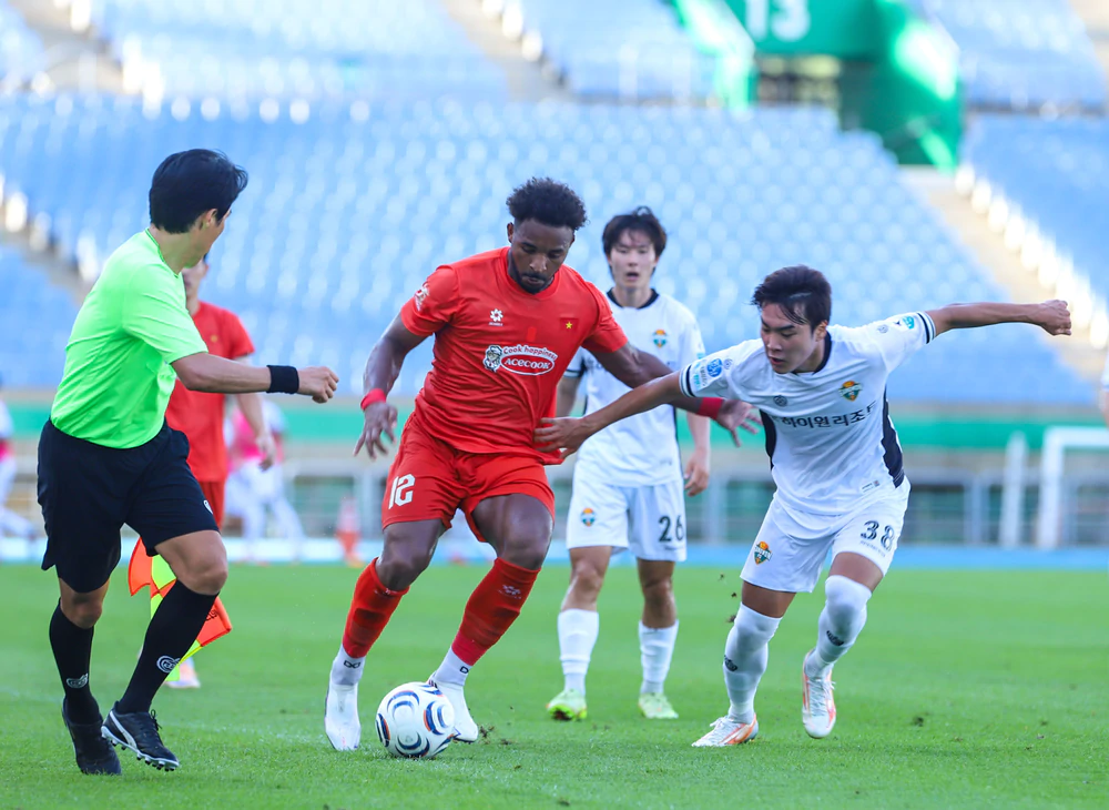 Xuân Son ghi bàn, đội tuyển Việt Nam thắng đội K-League 1 - Ảnh 1.