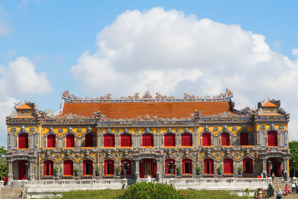 Linh vật trên di sản Huế - biểu tượng mỹ thuật cung đình triều Nguyễn - Ảnh 1. Linh vật trên di sản Huế - biểu tượng mỹ thuật cung đình triều Nguyễn - Ảnh 1.