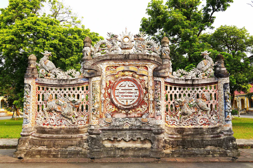Linh vật trên di sản Huế - biểu tượng mỹ thuật cung đình triều Nguyễn - Ảnh 4. Linh vật trên di sản Huế - biểu tượng mỹ thuật cung đình triều Nguyễn - Ảnh 4.