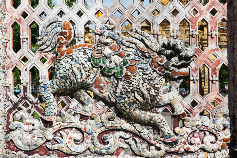 Linh vật trên di sản Huế - biểu tượng mỹ thuật cung đình triều Nguyễn - Ảnh 9. Linh vật trên di sản Huế - biểu tượng mỹ thuật cung đình triều Nguyễn - Ảnh 9.