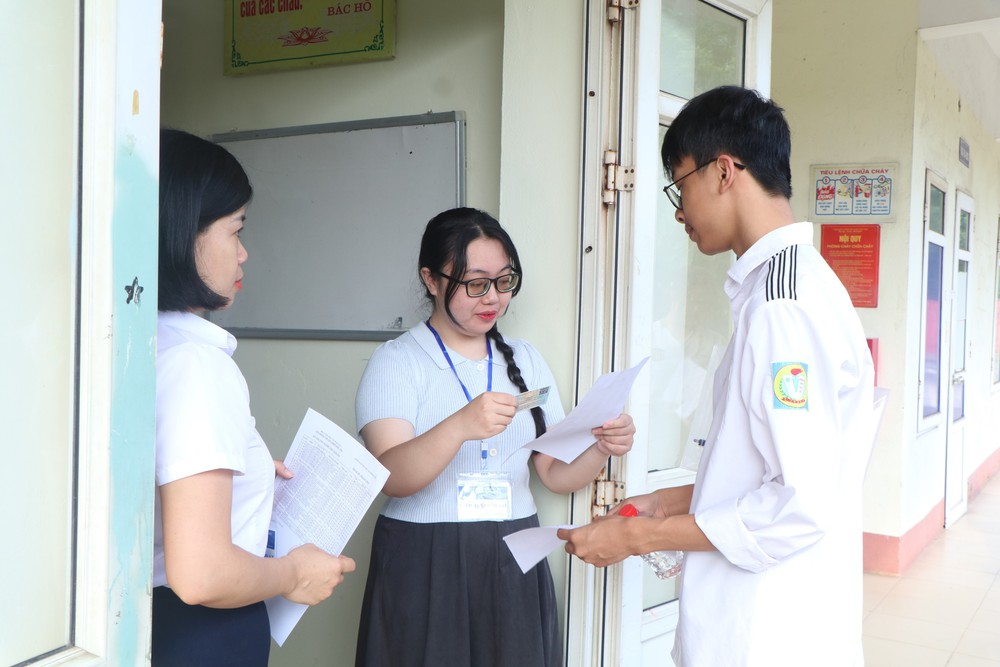 Không để sai phạm cá biệt che mờ nỗ lực của một kỳ thi quốc gia - Ảnh 2. Không để sai phạm cá biệt che mờ nỗ lực của một kỳ thi quốc gia - Ảnh 2.