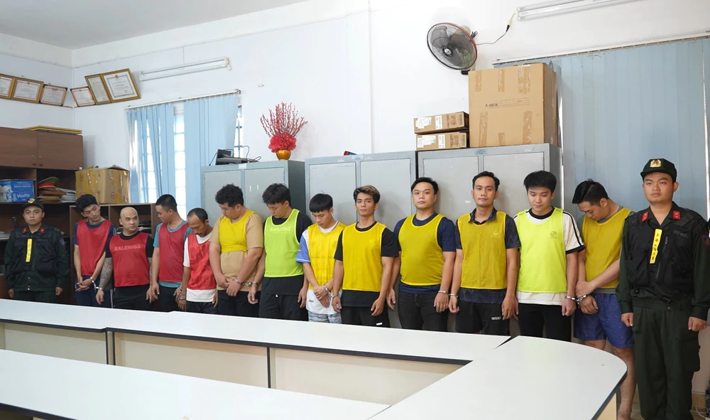 Khởi tố thêm 12 bị can trong đường dây cá độ bóng đá giao dịch hơn 3.500 tỷ đồng - Ảnh 1. Khởi tố thêm 12 bị can trong đường dây cá độ bóng đá giao dịch hơn 3.500 tỷ đồng - Ảnh 1.