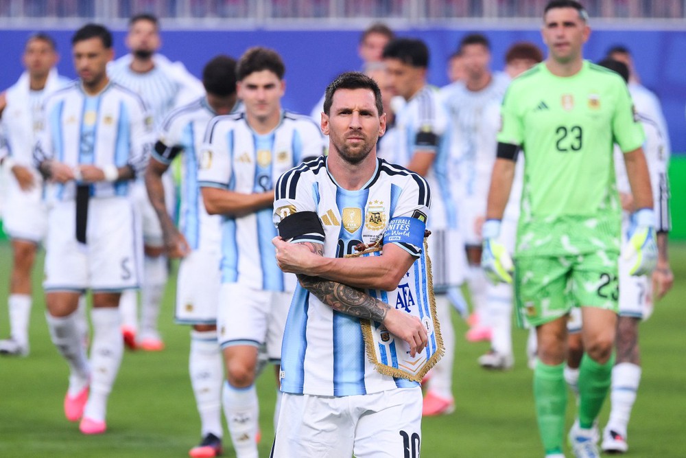 Đội tuyển Argentina chung tay hỗ trợ nạn nhân lũ lụt Trung Quốc giữa hành trình chinh phục World Cup 2026 - Ảnh 1. Đội tuyển Argentina chung tay hỗ trợ nạn nhân lũ lụt Trung Quốc giữa hành trình chinh phục World Cup 2026 - Ảnh 1.