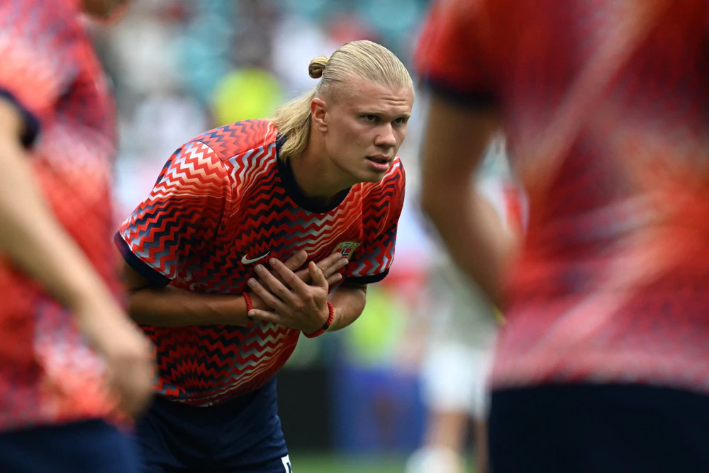 Haaland có thể đã nhiễm virus trước trận gặp Anh, cựu sao World Cup tiết lộ tin nhắn bất ngờ - Ảnh 1.