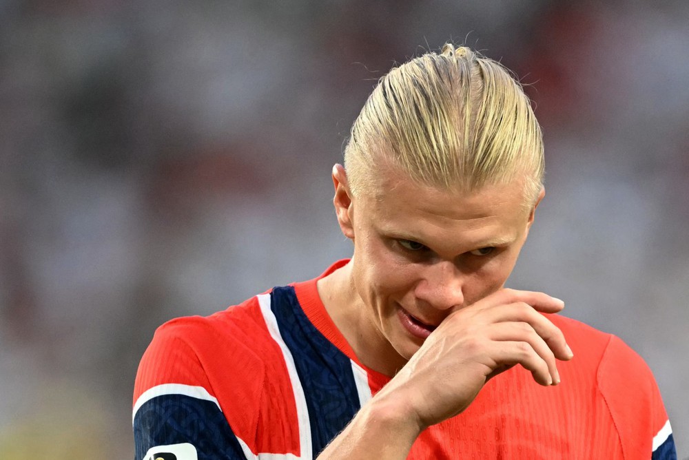 Haaland có thể đã nhiễm virus trước trận gặp Anh, cựu sao World Cup tiết lộ tin nhắn bất ngờ - Ảnh 2.