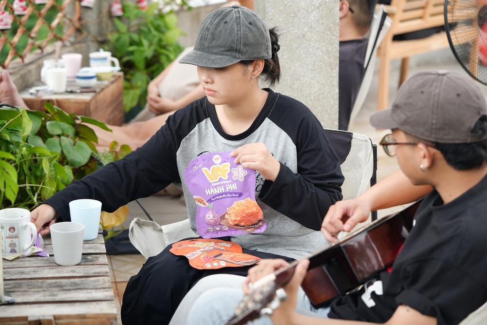 Món ăn vặt được DJ Mie "cưng chiều" mang theo mọi nơi: Phiên bản "quốc dân" đổ bộ siêu thị ấn tượng - Ảnh 4.
