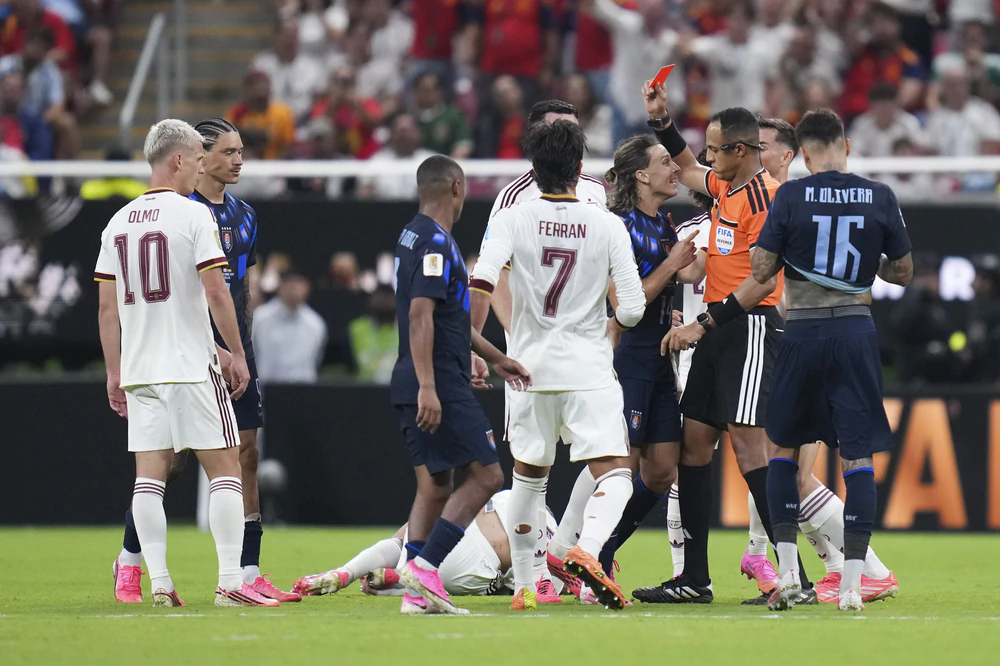 Trọng tài cầm còi bán kết Anh vs Argentina là vận may của Lionel Messi - Ảnh 3. Anh vs Argentina
