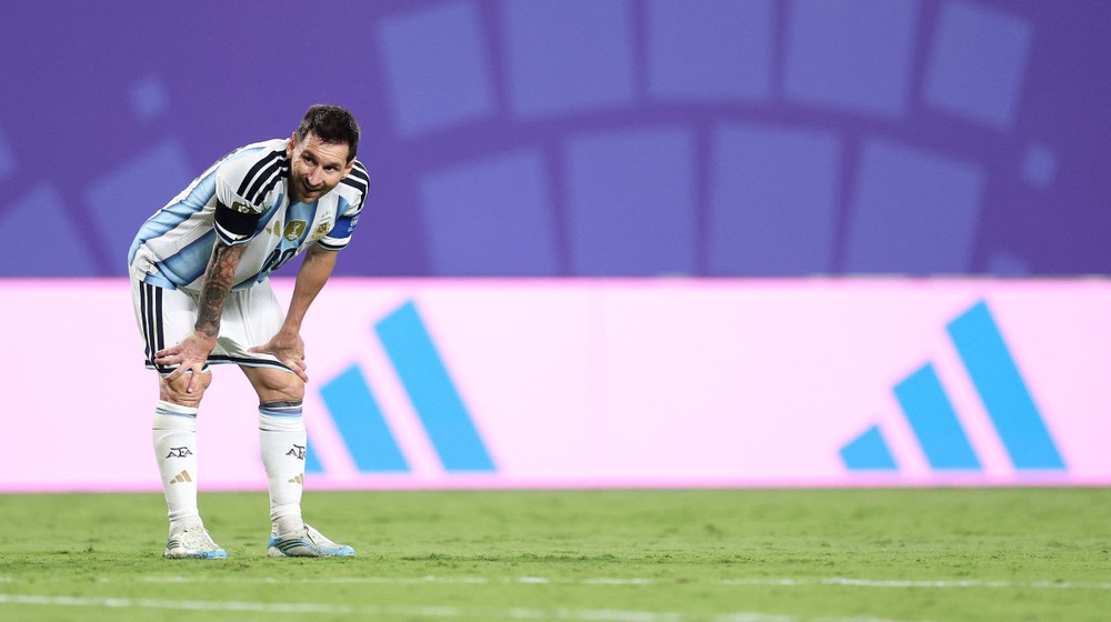 Trước đại chiến Anh vs Argentina, huyền thoại Tam sư chỉ thẳng một điểm yếu của Messi - Ảnh 1. Anh vs Argentina