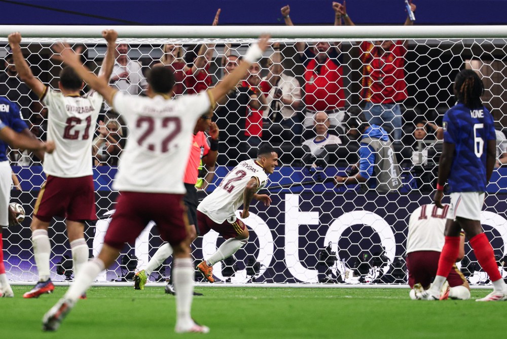 Tây Ban Nha thắng thuyết phục tuyển Pháp, hiên ngang vào chung kết World Cup 2026 - Ảnh 2. Tây Ban Nha thắng thuyết phục tuyển Pháp, hiên ngang vào chung kết World Cup 2026 - Ảnh 2.