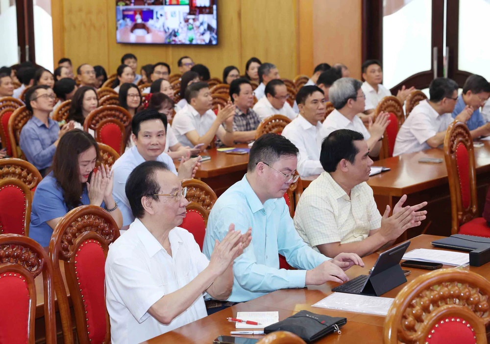 Trưởng Ban Tuyên giáo và Dân vận Trung ương: Tiên phong đi đầu trong công tác chính trị, tư tưởng - Ảnh 3. Trưởng Ban Tuyên giáo và Dân vận Trung ương: Tiên phong đi đầu trong công tác chính trị, tư tưởng - Ảnh 3.