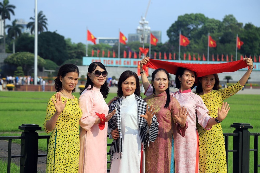 Hơn 1 triệu lượt người đến viếng Lăng Chủ tịch Hồ Chí Minh trong 6 tháng đầu năm 2026 - Ảnh 3. Hơn 1 triệu lượt người đến viếng Lăng Chủ tịch Hồ Chí Minh trong 6 tháng đầu năm 2026 - Ảnh 3.