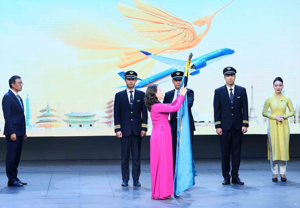 Phó Chủ tịch nước dự Lễ đón nhận Huân chương Lao động hạng Ba của Vietnam Airlines - Ảnh 1.