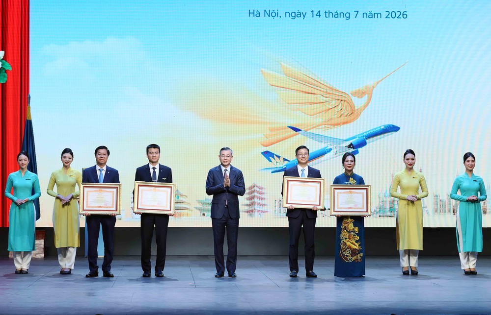 Phó Chủ tịch nước dự Lễ đón nhận Huân chương Lao động hạng Ba của Vietnam Airlines - Ảnh 4.