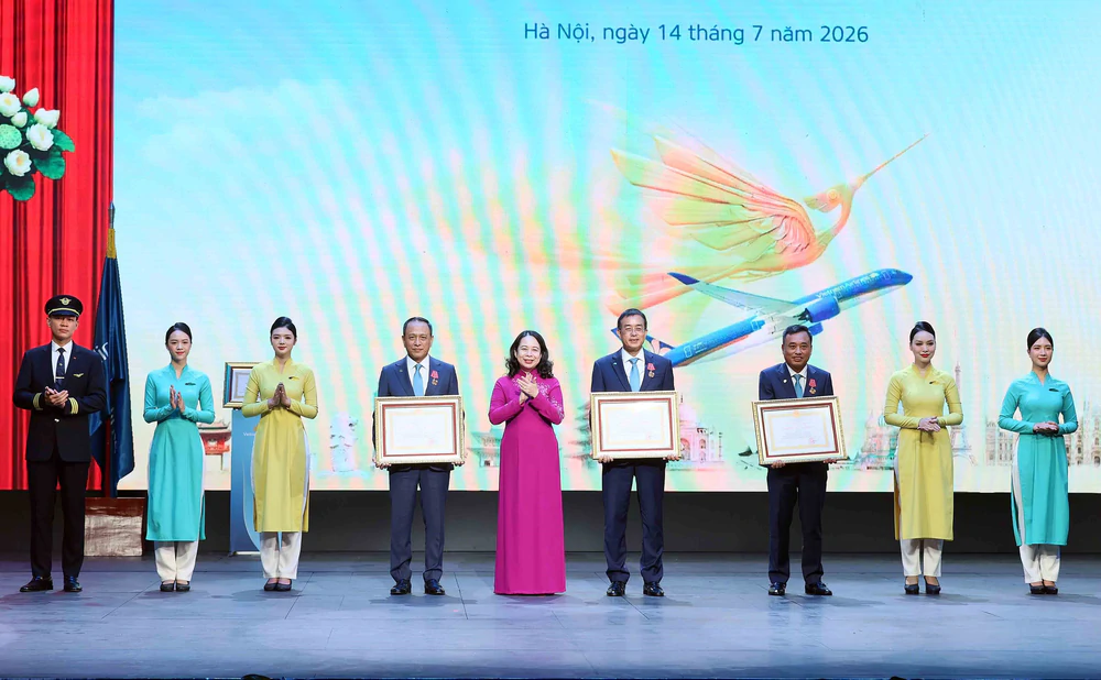 Phó Chủ tịch nước dự Lễ đón nhận Huân chương Lao động hạng Ba của Vietnam Airlines - Ảnh 3.