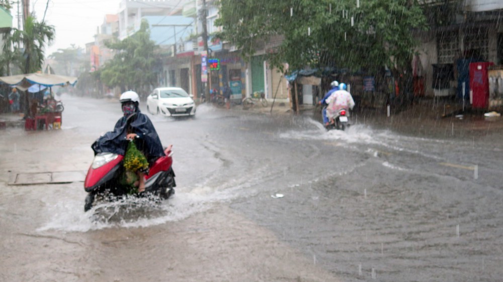 Dự báo thời tiết ngày 15/7: Vùng núi và trung du Bắc Bộ có nơi mưa trên 100 mm - Ảnh 1. Dự báo thời tiết ngày 15/7: Vùng núi và trung du Bắc Bộ có nơi mưa trên 100 mm - Ảnh 1.