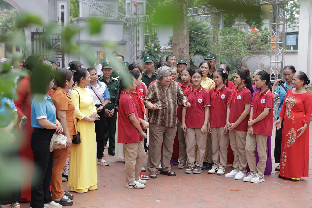 Khai thác tiềm năng du lịch của Vạn Phúc - ngôi làng cổ độc đáo ven sông Hồng - Ảnh 4.