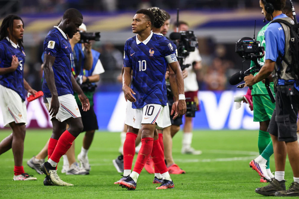 Patrick Vieira chỉ trích tuyển Pháp: “Không chỉ một vài người, cả đội đều biến mất trước Tây Ban Nha” - Ảnh 2. Patrick Vieira chỉ trích tuyển Pháp: “Không chỉ một vài người, cả đội đều biến mất trước Tây Ban Nha” - Ảnh 2.