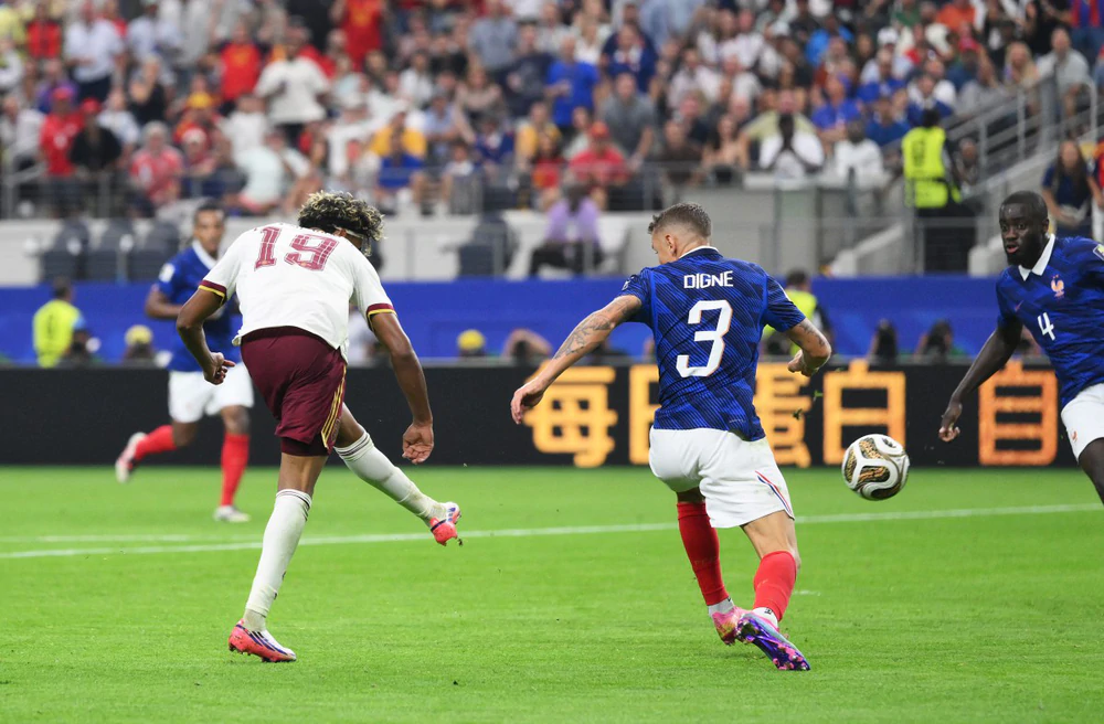Báo Pháp chỉ trích dữ dội Dembele, Mbappe, chấm điểm 2 cho cầu thủ khiến Les Bleus sụp đổ - Ảnh 1. Báo Pháp chỉ trích dữ dội Dembele, Mbappe, chấm điểm 2 cho cầu thủ khiến Les Bleus sụp đổ - Ảnh 1.