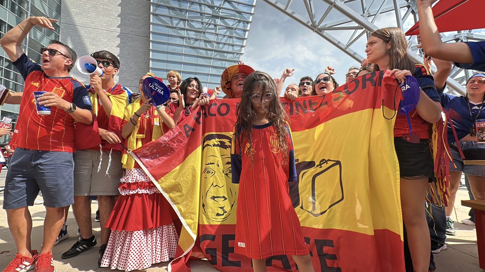 Kí sự World Cup: Trong vũ điệu chết người của các matador - Ảnh 1. Kí sự World Cup: Trong vũ điệu chết người của các matador - Ảnh 1.