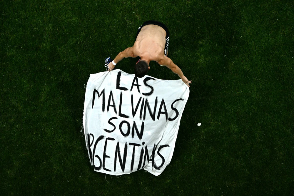 Argentina đối mặt nguy cơ bị FIFA trừng phạt sau màn ăn mừng nhạy cảm nhất World Cup 2026 - Ảnh 3. Argentina đối mặt nguy cơ bị FIFA trừng phạt sau màn ăn mừng nhạy cảm nhất World Cup 2026 - Ảnh 3.