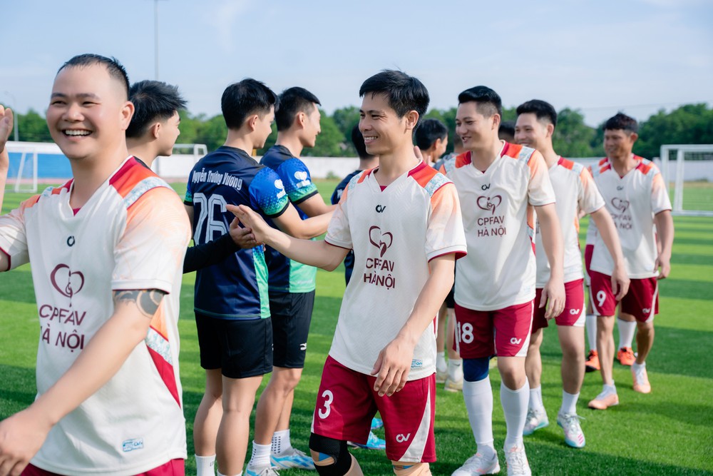 Giải bóng đá CPFAV CUP : Tinh thần thiết thực cho những người cha có con bại não - Ảnh 2.