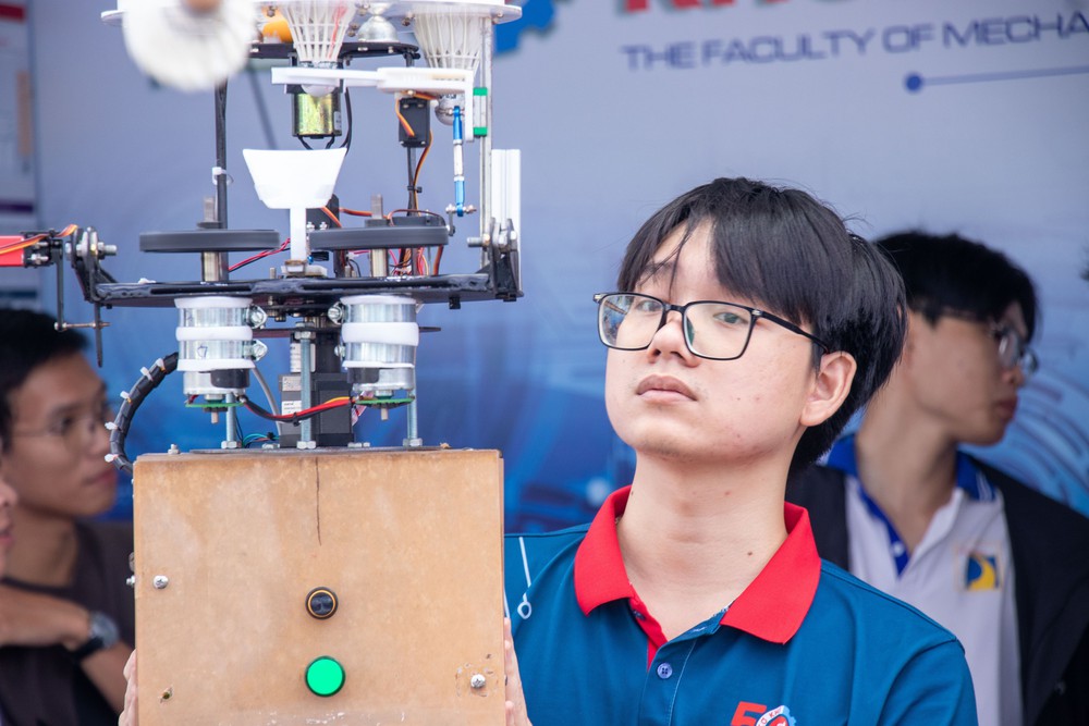 Tuyển sinh đại học 2026: Các ngành kỹ thuật, công nghệ "hút" thí sinh - Ảnh 1. Tuyển sinh đại học 2026: Các ngành kỹ thuật, công nghệ "hút" thí sinh - Ảnh 1.
