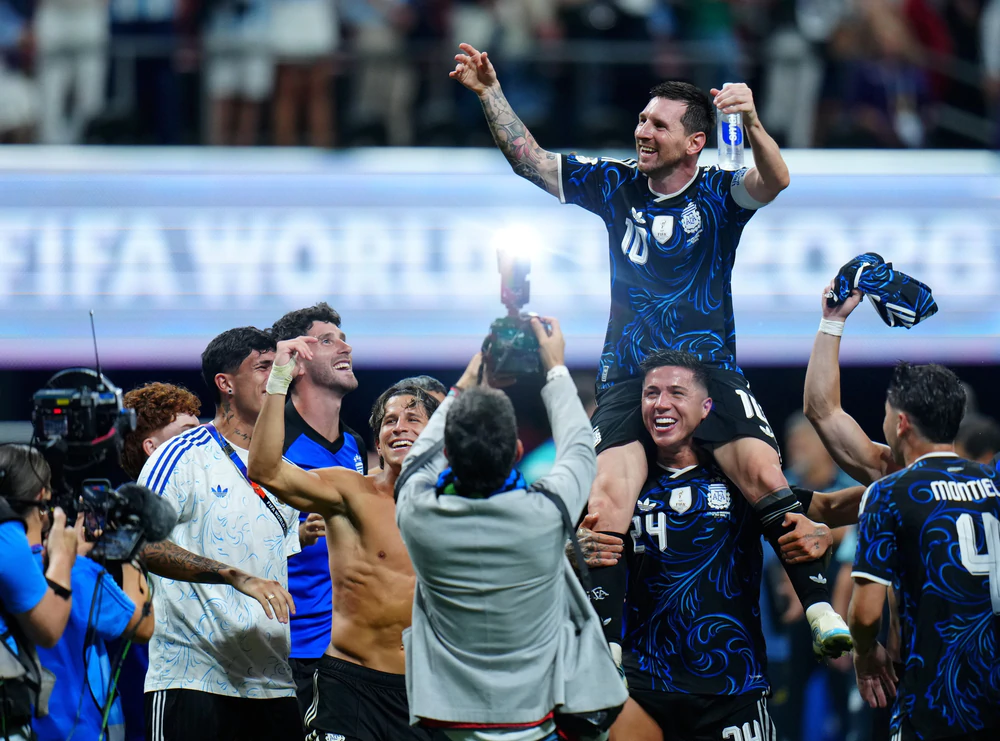 Thơ World Cup: Màn đua vua phá lưới - Ảnh 1. Thơ World Cup: Màn đua vua phá lưới - Ảnh 1.