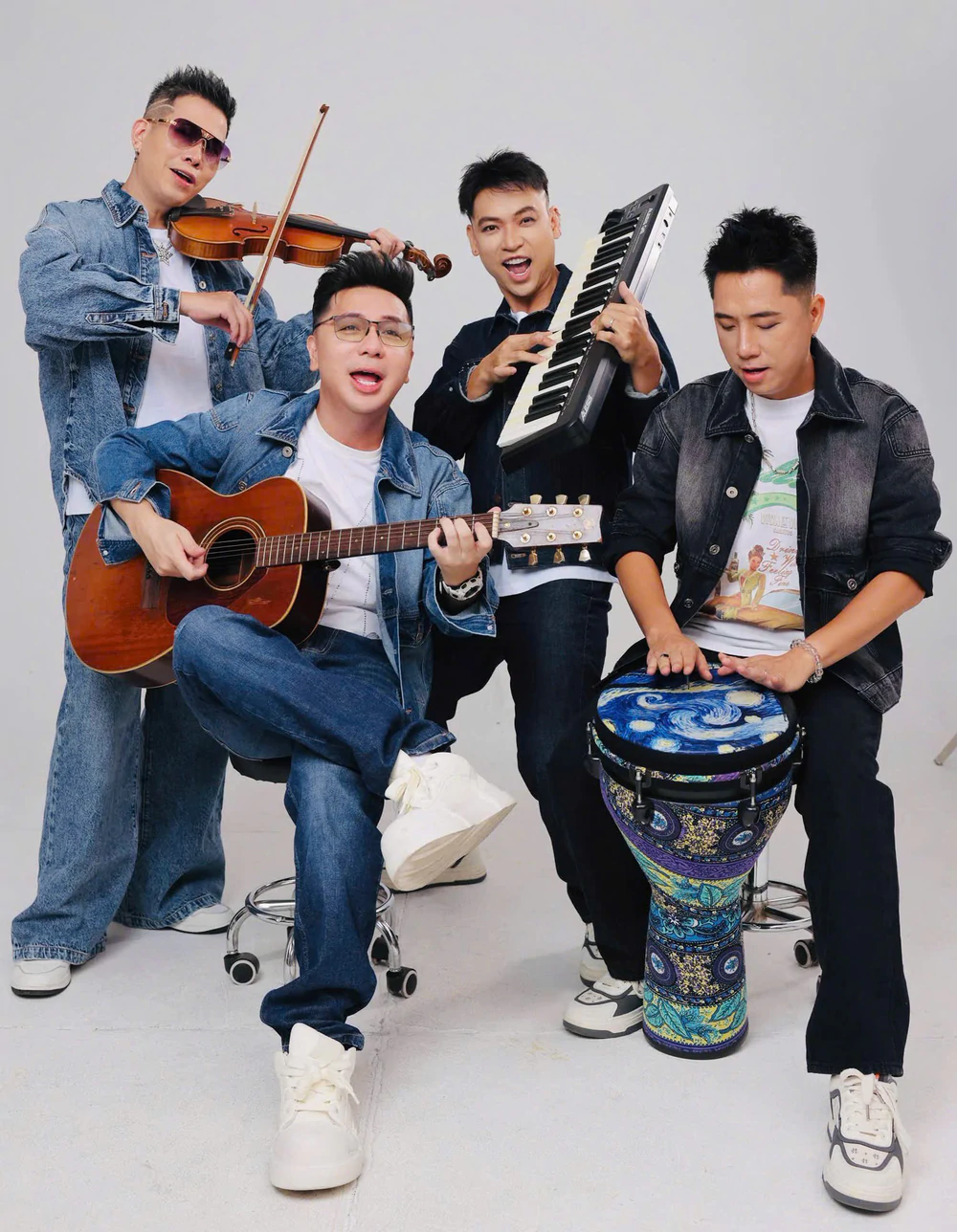 Nhóm nhạc SOLPA lan tỏa tinh thần thể thao qua ca khúc "Vũ điệu bóng đá" - Ảnh 3. Nhóm nhạc SOLPA lan tỏa tinh thần thể thao qua ca khúc "Vũ điệu bóng đá" - Ảnh 3.