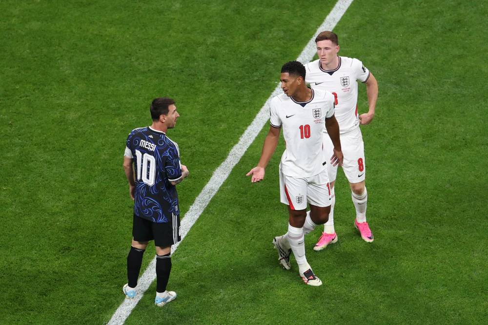 Messi và Bellingham lời qua tiếng lại trong trận bán kết World Cup 2026 - Ảnh 2. Messi và Bellingham lời qua tiếng lại trong trận bán kết World Cup 2026 - Ảnh 2.