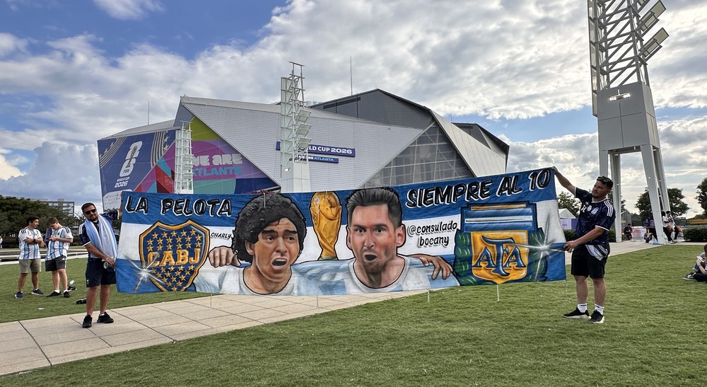 Kí sự World Cup: Và một phút dài hơn một thế kỷ - Ảnh 2. Kí sự World Cup: Và một phút dài hơn một thế kỷ - Ảnh 2.