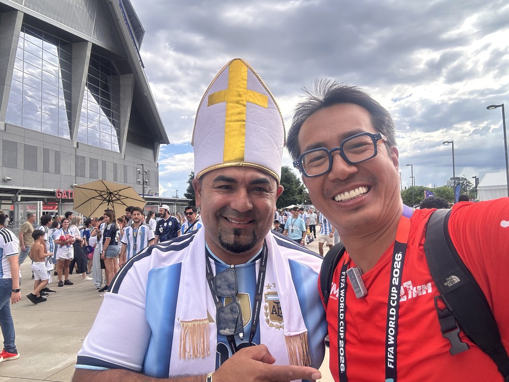 Kí sự World Cup: Và một phút dài hơn một thế kỷ - Ảnh 4. Kí sự World Cup: Và một phút dài hơn một thế kỷ - Ảnh 4.