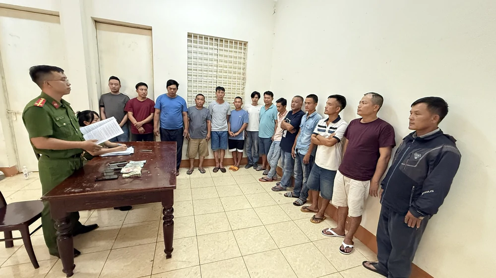 Liên tiếp triệt xóa 3 đường dây cá độ bóng đá mùa World Cup gần 200 tỷ đồng - Ảnh 1. Liên tiếp triệt xóa 3 đường dây cá độ bóng đá mùa World Cup gần 200 tỷ đồng - Ảnh 1.