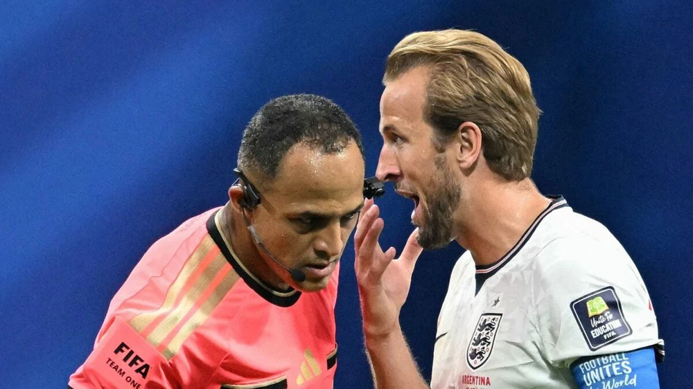 Harry Kane bị sao Argentina tố vi phạm luật mới của FIFA - Ảnh 2. Harry Kane bị sao Argentina tố vi phạm luật mới của FIFA - Ảnh 2.