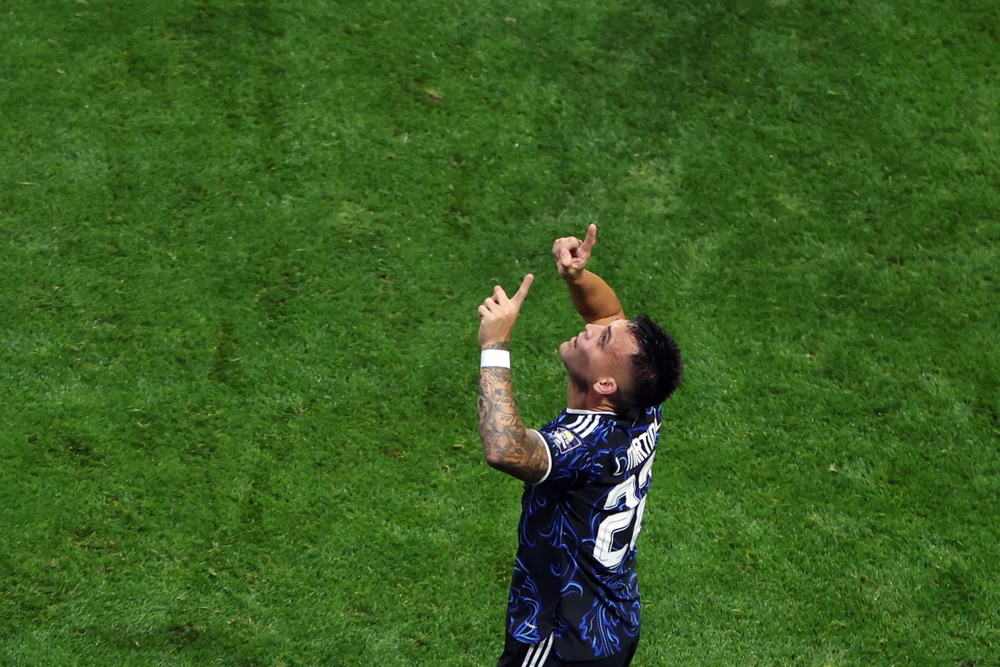 Lautaro Martinez ghi bàn quyết định chiến thắng 2-1 cho tuyển Argentina trước Anh ở bán kết World Cup 2026. Ảnh: AFP/TTXVN