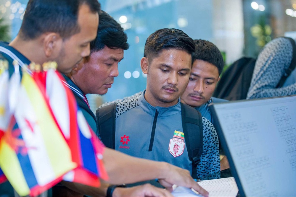 Đội tuyển Myanmar đến Thái Nguyên, sẵn sàng thử sức với tuyển Việt Nam - Ảnh 1. Đội tuyển Myanmar đến Thái Nguyên, sẵn sàng thử sức với tuyển Việt Nam - Ảnh 1.