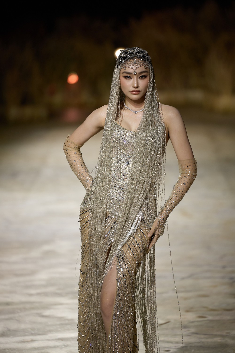 Hoa hậu Yến Nhi làm "nàng thơ" cho NTK Mai Phương Trang ở Vietnam Beauty Fashion Fest - Ảnh 3. Hoa hậu Yến Nhi làm "nàng thơ" cho NTK Mai Phương Trang ở Vietnam Beauty Fashion Fest - Ảnh 3.