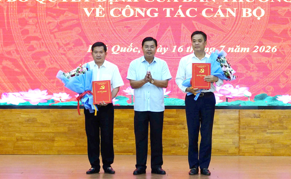 Trung tướng Đinh Văn Nơi giữ chức Bí thư Đảng ủy Đặc khu Phú Quốc - Ảnh 2.