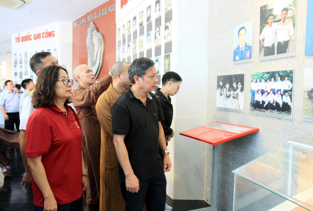 Mang tình cảm đất liền đến với quân dân Trường Sa - Ảnh 10. Mang tình cảm đất liền đến với quân dân Trường Sa - Ảnh 10.