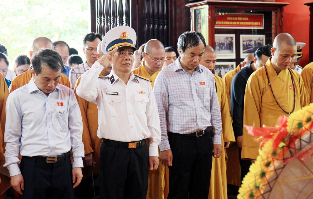 Mang tình cảm đất liền đến với quân dân Trường Sa - Ảnh 1. Mang tình cảm đất liền đến với quân dân Trường Sa - Ảnh 1.