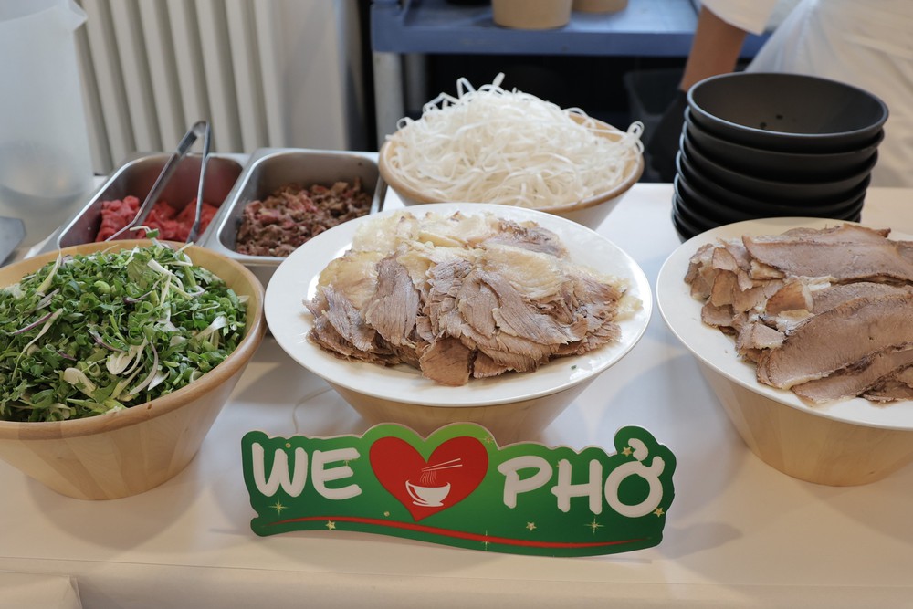 Mang hương phở Việt Nam đến với bạn bè Đức - Ảnh 4.