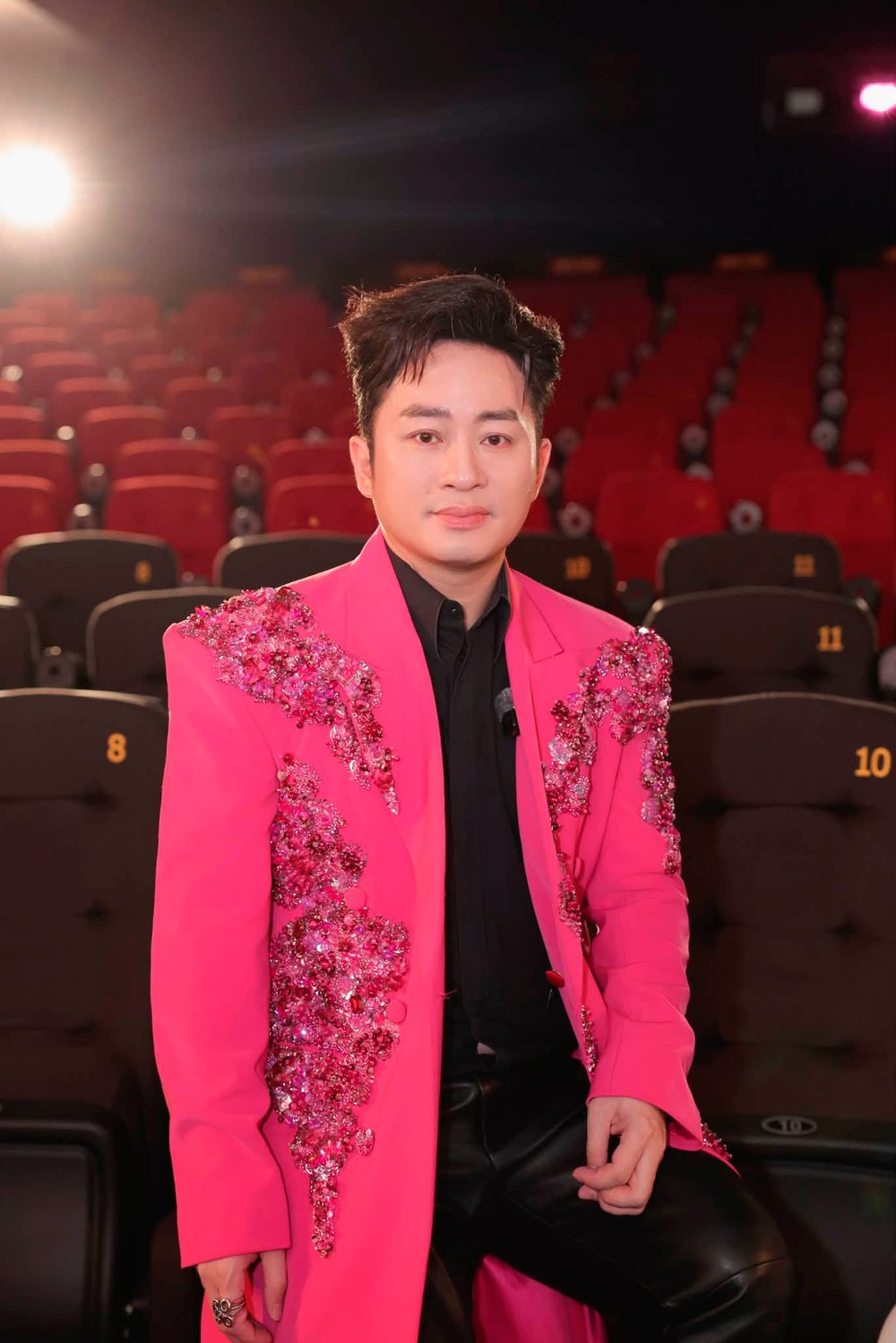 "Nếu cả đời không rực rỡ thì sao": Khi Tùng Dương kể câu chuyện của những người trẻ - Ảnh 3. "Nếu cả đời không rực rỡ thì sao": Khi Tùng Dương kể câu chuyện của những người trẻ - Ảnh 3.