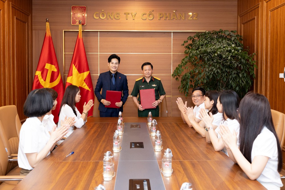 MC Hồng Phúc đồng hành cùng các hoạt động thiện nguyện của Bộ Quốc phòng - Ảnh 2. MC Hồng Phúc đồng hành cùng các hoạt động thiện nguyện của Bộ Quốc phòng - Ảnh 2.